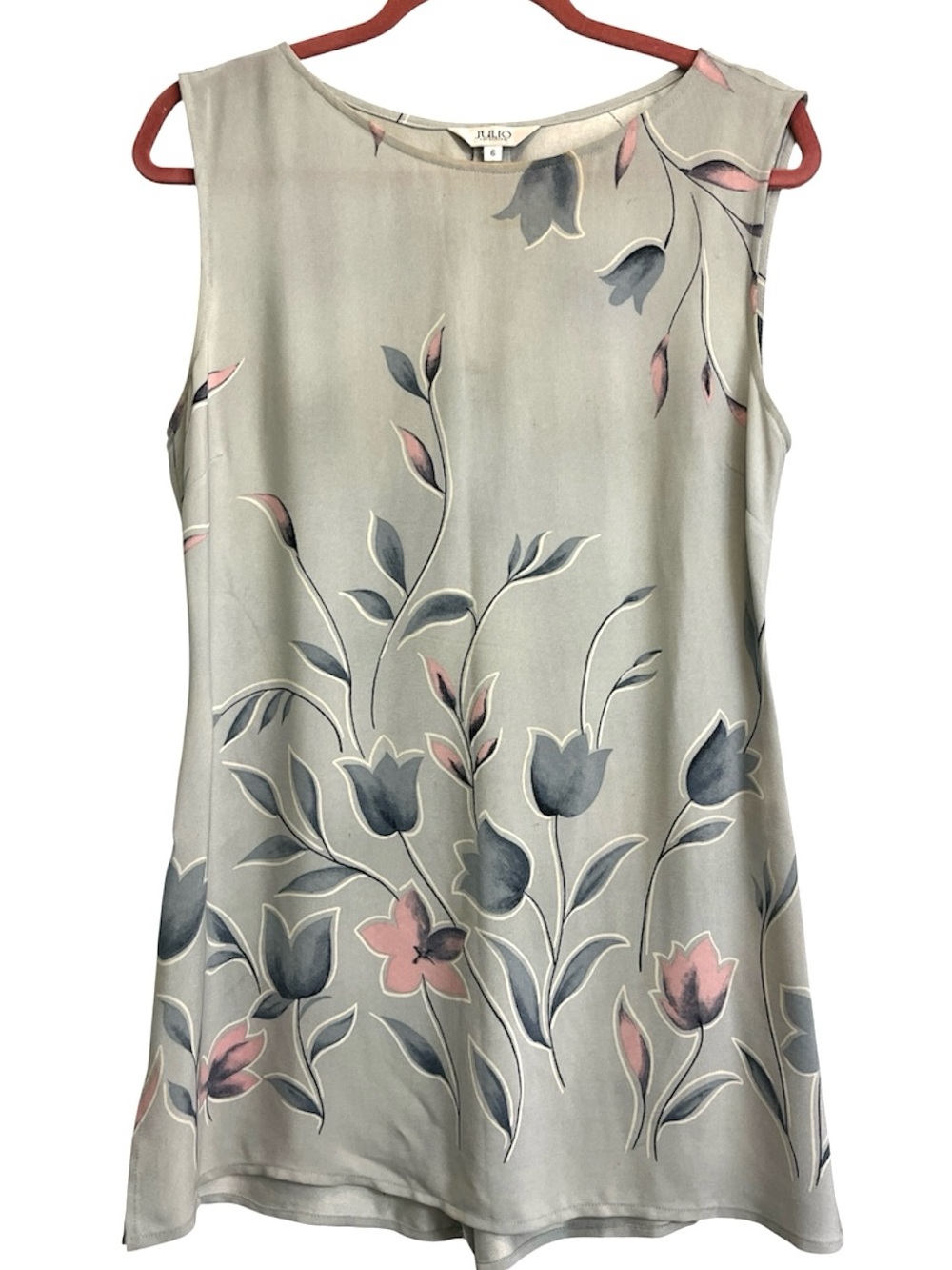 Sleeveless Floral A-Line shirt in Light Gray with Pink Accents. Vintage size 6